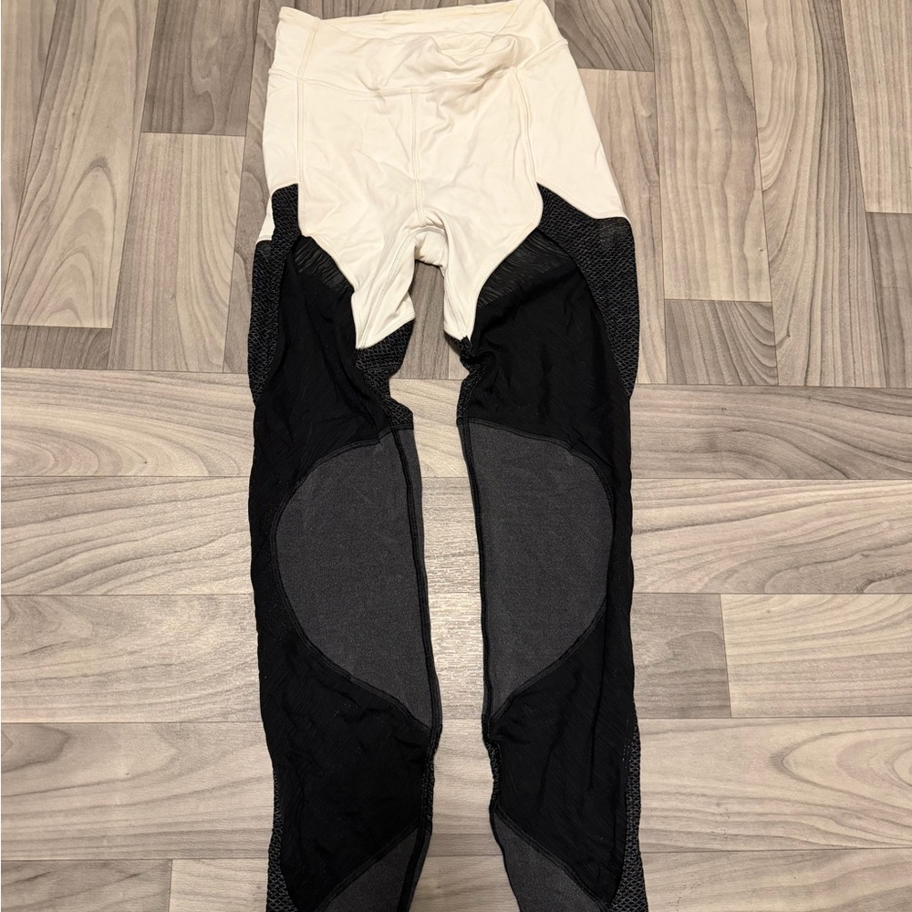 Lululemon Stylish Black and White Leggings